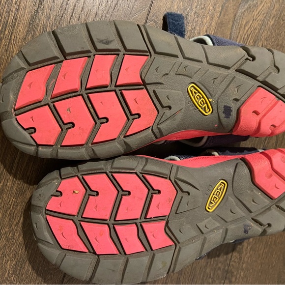 Keen water shoes - Picture 4 of 4